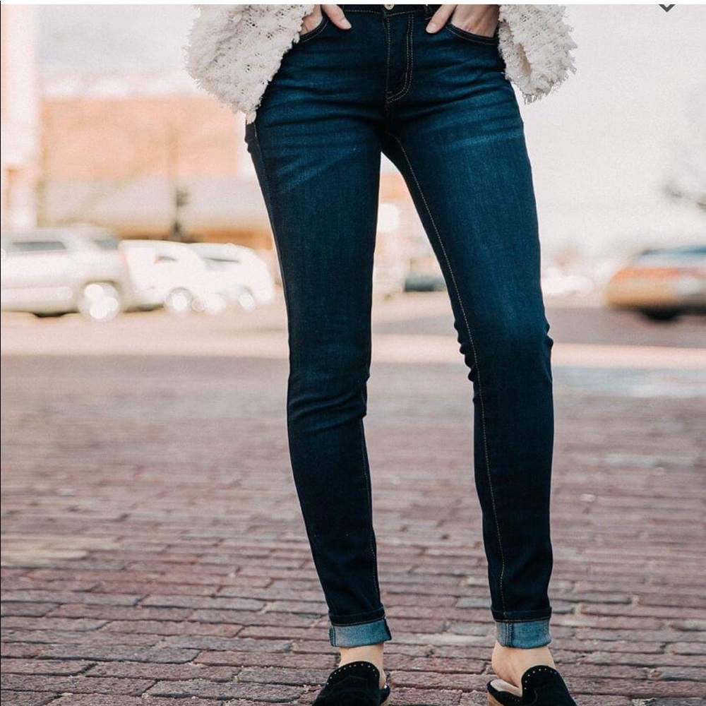 Kancan mid rise skinny jeans size 27